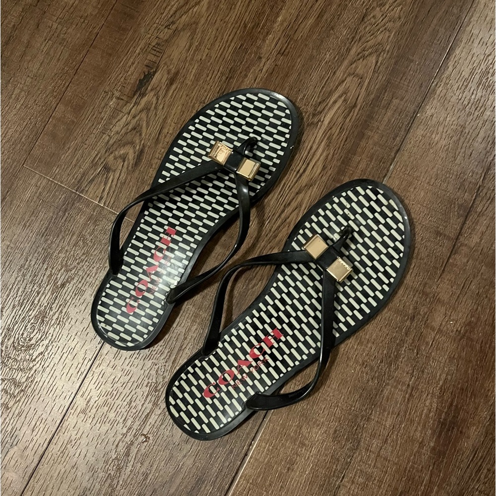 Women’s size 8 Coach flats